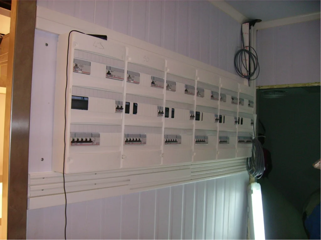 Réalisation de dépannage en électricité par Bretagne Electricité, électricien à le Rheu et Rennes