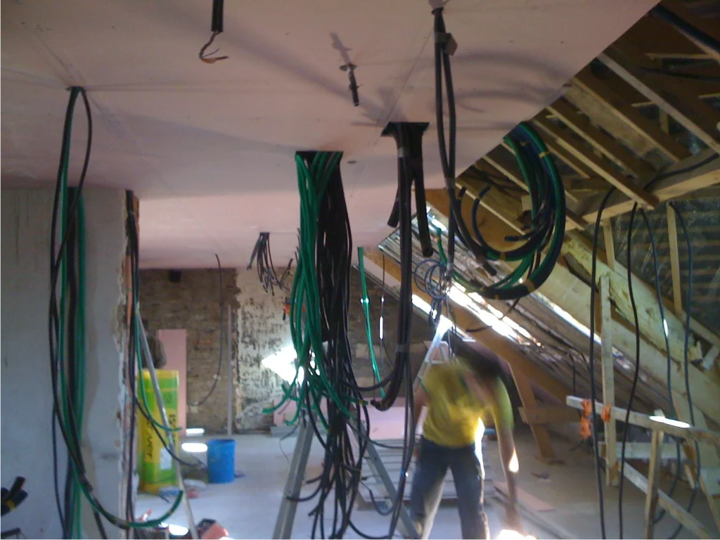 Réalisation de dépannage en électricité par Bretagne Electricité, électricien à le Rheu et Rennes